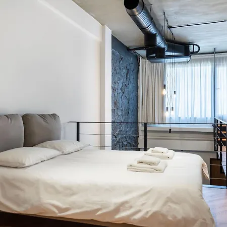 Cozy Loft With Balcony In